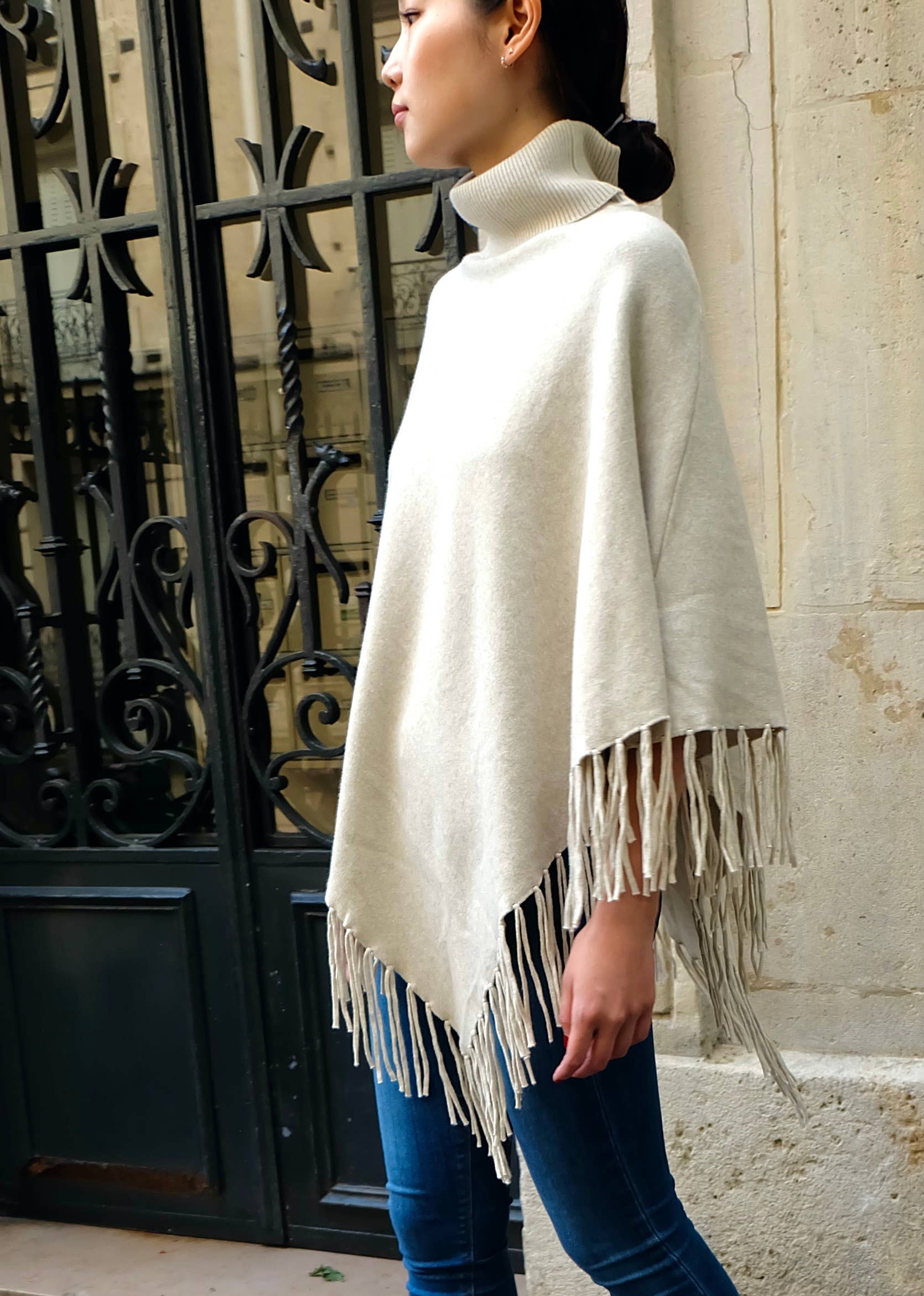 Knit poncho with fringes
